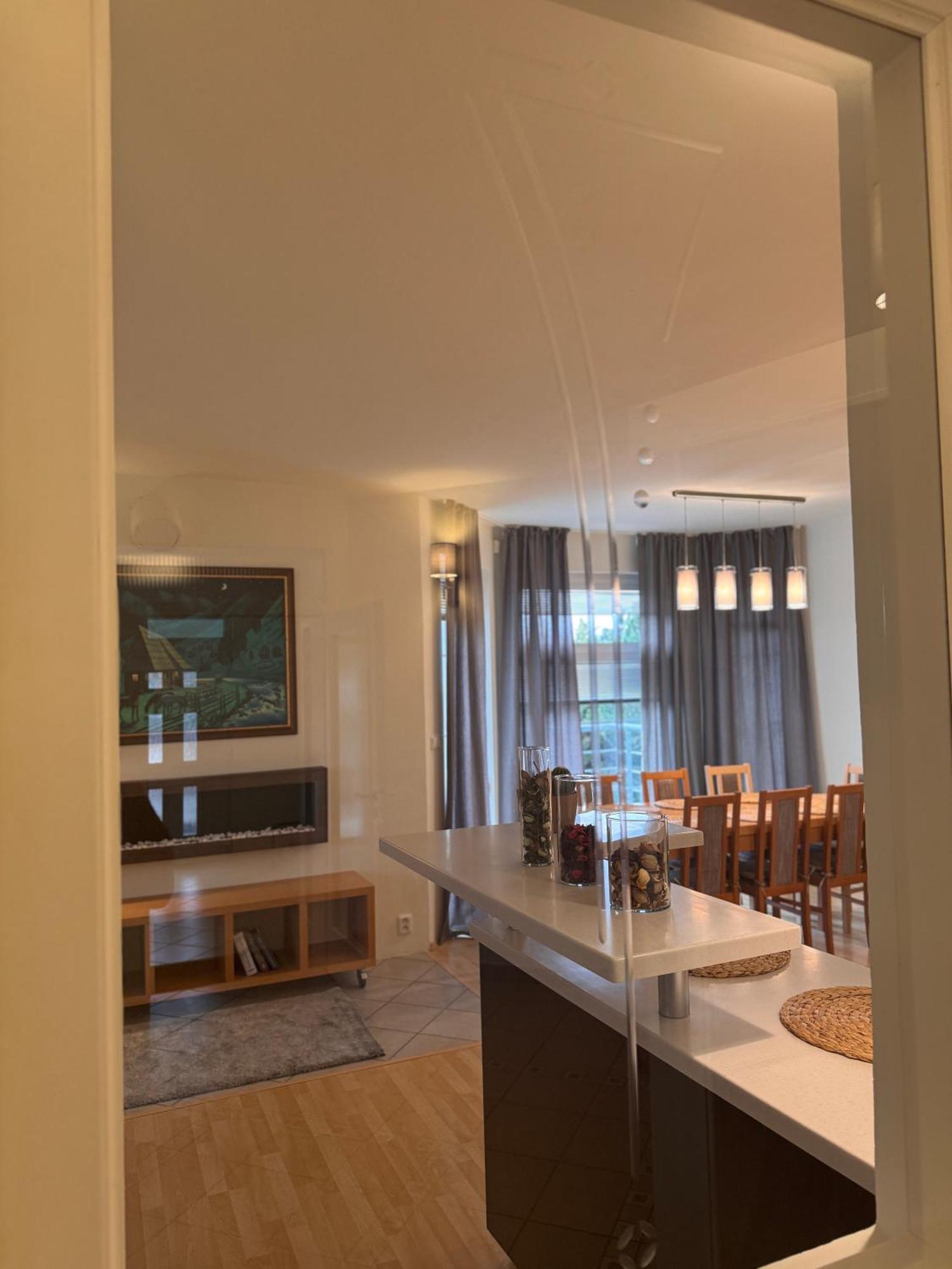Apartmán Diamondvilla, 4 Bedroom Apartment, Garden & *